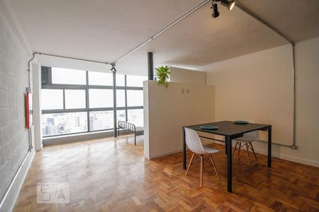 Sala de kitnet/studio para alugar com 1 quarto, 37m² em Centro, São Paulo