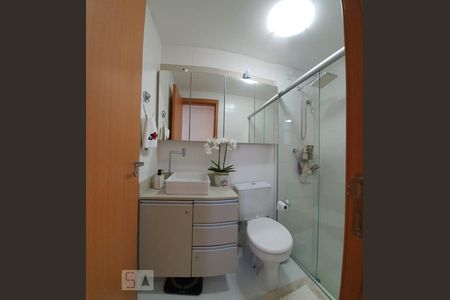 Banheiro de apartamento à venda com 2 quartos, 54m² em Humaitá, Porto Alegre