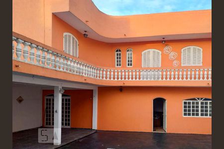 Casa para alugar com 270m², 4 quartos e 6 vagasÁrea Externa 