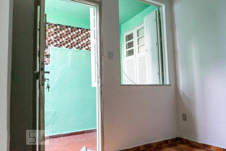 Sala de casa para alugar com 1 quarto, 40m² em Penha, Rio de Janeiro