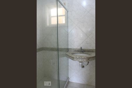 Casa de condomínio à venda com 130m², 2 quartos e 1 vagaBanheiro da Suíte 1