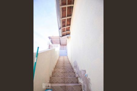 escada de acesso de kitnet/studio para alugar com 1 quarto, 50m² em Jardim Nova Europa, Campinas