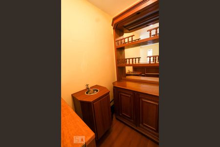 Casa à venda com 550m², 5 quartos e 6 vagas Casa à venda com 550m², 5 quartos e 6 vagasBar