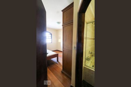 Casa à venda com 550m², 5 quartos e 6 vagas Casa à venda com 550m², 5 quartos e 6 vagasSuite 1