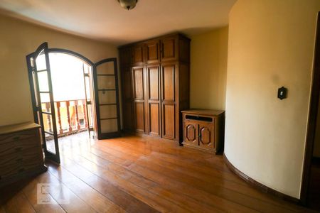 Casa à venda com 550m², 5 quartos e 6 vagas Casa à venda com 550m², 5 quartos e 6 vagasSuite 3