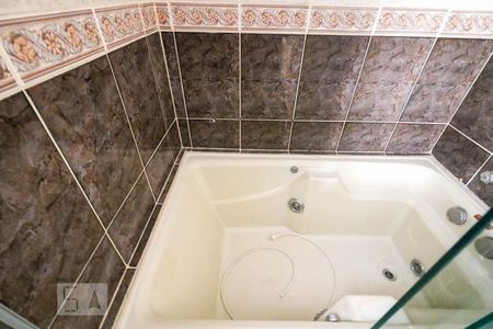 Casa à venda com 550m², 5 quartos e 6 vagas Casa à venda com 550m², 5 quartos e 6 vagasBanheiro da suite 4