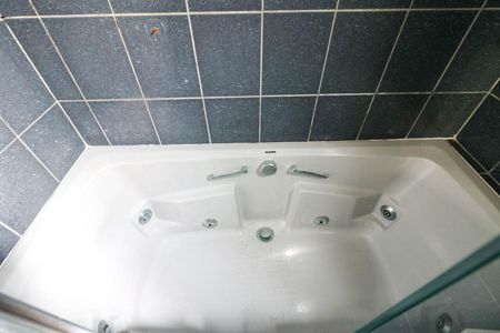 Casa à venda com 550m², 5 quartos e 6 vagas Casa à venda com 550m², 5 quartos e 6 vagasBanheiro da suite 3