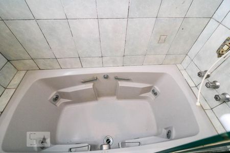 Casa à venda com 550m², 5 quartos e 6 vagas Casa à venda com 550m², 5 quartos e 6 vagasBanheiro da suite 2