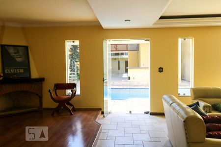 Casa à venda com 550m², 5 quartos e 6 vagas Casa à venda com 550m², 5 quartos e 6 vagasSala de Estar e Sala da Lareira