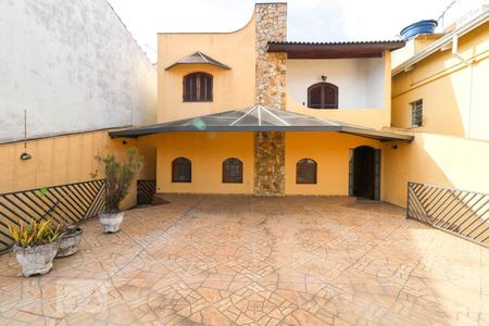 Casa à venda com 550m², 5 quartos e 6 vagas Casa à venda com 550m², 5 quartos e 6 vagasSalada da Frente da casa