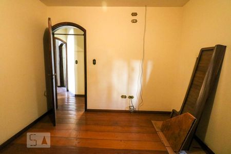 Casa à venda com 550m², 5 quartos e 6 vagas Casa à venda com 550m², 5 quartos e 6 vagasDormitório