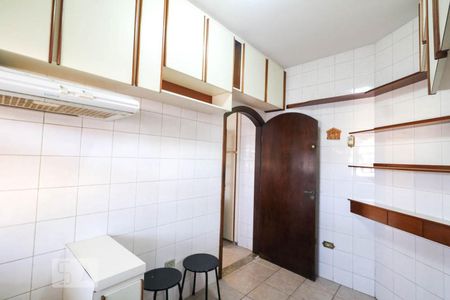 Casa à venda com 550m², 5 quartos e 6 vagas Casa à venda com 550m², 5 quartos e 6 vagasCozinha