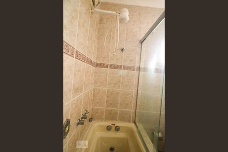 Casa à venda com 550m², 5 quartos e 6 vagas Casa à venda com 550m², 5 quartos e 6 vagasBanheiro da suite 1