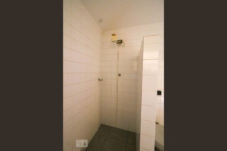 Casa à venda com 550m², 5 quartos e 6 vagas Casa à venda com 550m², 5 quartos e 6 vagasVestiário 1