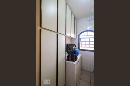 Casa à venda com 550m², 5 quartos e 6 vagas Casa à venda com 550m², 5 quartos e 6 vagasÁrea de Serviço