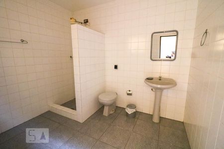 Casa à venda com 550m², 5 quartos e 6 vagas Casa à venda com 550m², 5 quartos e 6 vagasVestiário 1