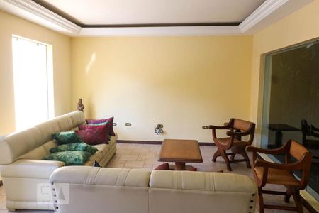 Casa à venda com 550m², 5 quartos e 6 vagas Casa à venda com 550m², 5 quartos e 6 vagasSala de Estar