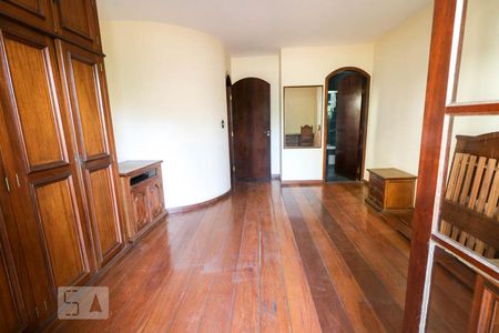 Casa à venda com 550m², 5 quartos e 6 vagas Casa à venda com 550m², 5 quartos e 6 vagasSuite 3