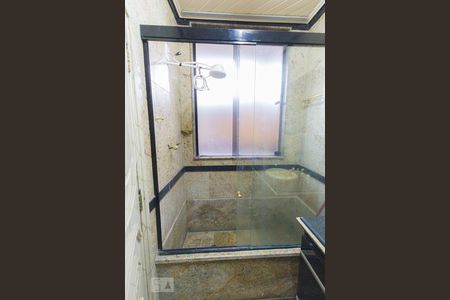 Casa à venda com 736m², 3 quartos e 4 vagasBanheiro da Suíte 2