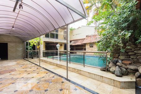 Casa à venda com 736m², 3 quartos e 4 vagasGaragem/Piscina