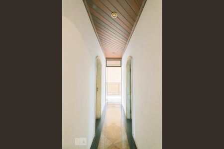 Casa à venda com 736m², 3 quartos e 4 vagasCorredor