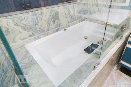 Casa à venda com 736m², 3 quartos e 4 vagasBanheiro Social