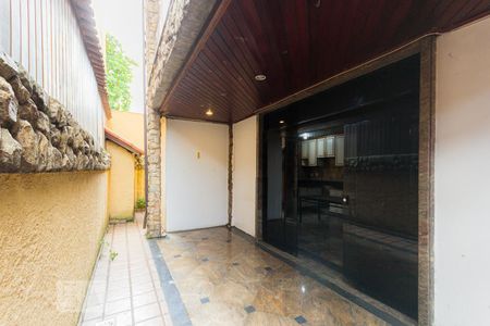 Casa à venda com 736m², 3 quartos e 4 vagasVaranda - Fundos