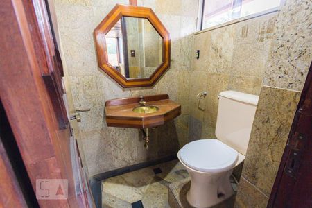 Casa à venda com 736m², 3 quartos e 4 vagasLavabo