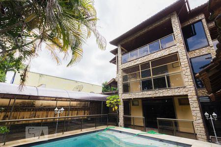 Casa à venda com 736m², 3 quartos e 4 vagasFachada