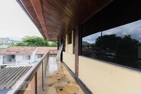 Casa à venda com 736m², 3 quartos e 4 vagasVaranda
