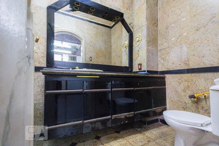 Casa à venda com 736m², 3 quartos e 4 vagasBanheiro da Suíte 2