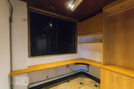 Casa à venda com 736m², 3 quartos e 4 vagasEscritório