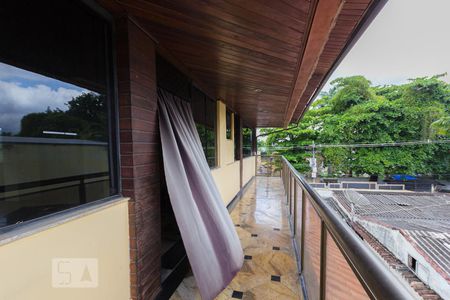 Casa à venda com 736m², 3 quartos e 4 vagasVaranda