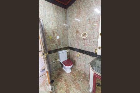 Casa à venda com 736m², 3 quartos e 4 vagasBanheiro da Suíte 1