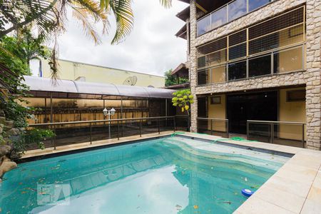 Casa à venda com 736m², 3 quartos e 4 vagasPiscina