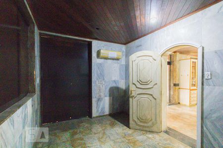 Casa à venda com 736m², 3 quartos e 4 vagasLavanderia