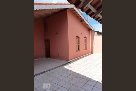 Casa para alugar com 250m², 3 quartos e 4 vagasFachada