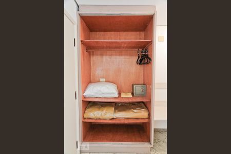 Apartamento à venda com 60m², 1 quarto e sem vagaCloset da Suíte