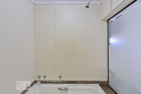 Apartamento à venda com 60m², 1 quarto e sem vagaBanheiro da Suíte