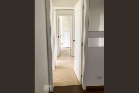 Corredor de apartamento para alugar com 3 quartos, 137m² em Vila Andrade, São Paulo