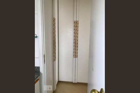 Closet da suíte de apartamento para alugar com 3 quartos, 137m² em Vila Andrade, São Paulo