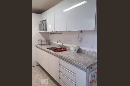Apartamento à venda com 170m², 3 quartos e 2 vagasCozinha
