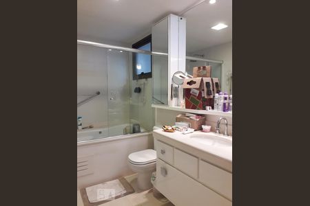 Apartamento à venda com 170m², 3 quartos e 2 vagasBanheiro da Suíte 3