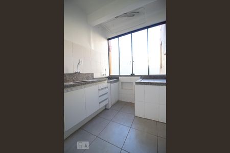 Cozinha de apartamento para alugar com 1 quarto, 41m² em São João, Porto Alegre