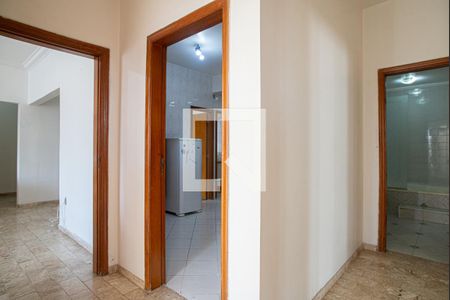 Apartamento para alugar com 168m², 3 quartos e sem vaga Apartamento para alugar com 168m², 3 quartos e sem vagaCorredor dos quartos