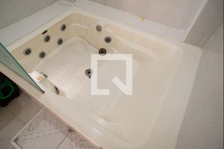 Apartamento para alugar com 168m², 3 quartos e sem vaga Apartamento para alugar com 168m², 3 quartos e sem vagaBanheiro 2