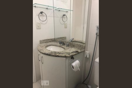 Banheiro de apartamento para alugar com 1 quarto, 42m² em Jacarepaguá, Rio de Janeiro