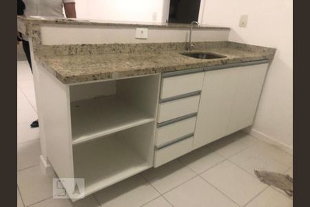 Cozinha e Área de Serviço de apartamento para alugar com 1 quarto, 42m² em Jacarepaguá, Rio de Janeiro
