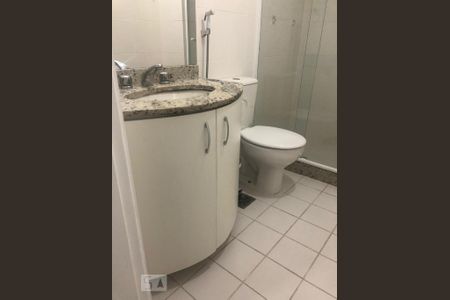Banheiro de apartamento para alugar com 1 quarto, 42m² em Jacarepaguá, Rio de Janeiro