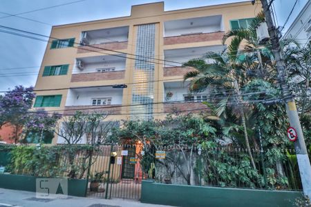 Apartamento para alugar com 98m², 2 quartos e 1 vaga Apartamento para alugar com 98m², 2 quartos e 1 vagaFachada
